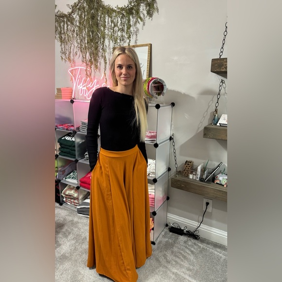 The Jordyn Top - black - Picture 3 of 3